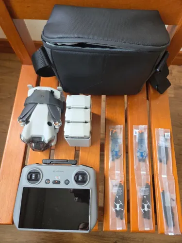 Drone DJI Mini 4 Pro + Fly More