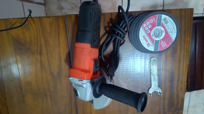 Esmerilhadeira 220 v.