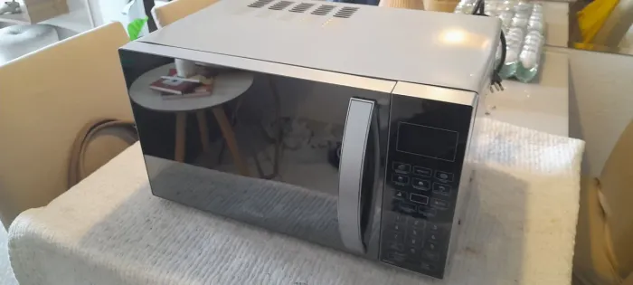 Microondas Philco espelhado