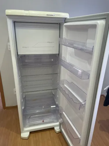Geladeira Electrolux Frost Free RFE39 - Boa Conservação