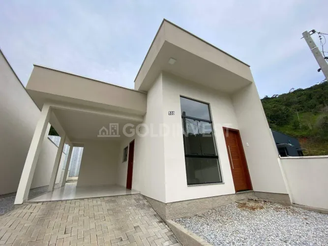 Casa com 3 quartos (1 suíte) e amplo terreno na Guabiruba Sul!!