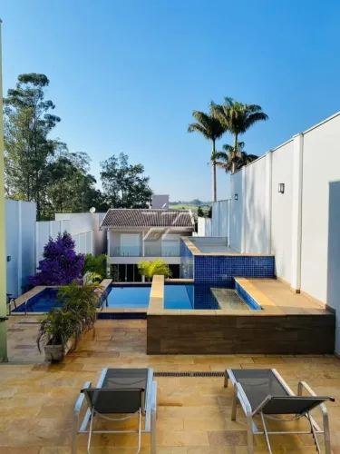 Casa em condomínio fechado à venda com 4 dormitórios no Residencial Florença.