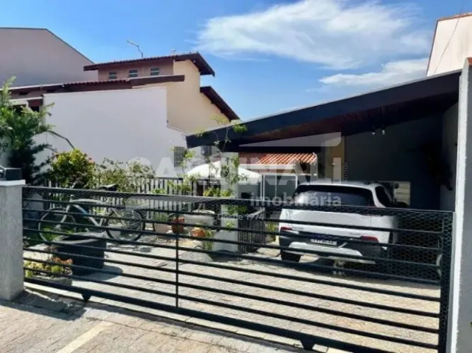 Casa Térrea à Venda no Condomínio Mirante do Lenheiro em Valinhos