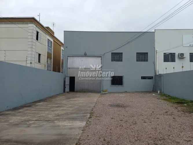 Barracão de 400m² para alugar em Pinhais.