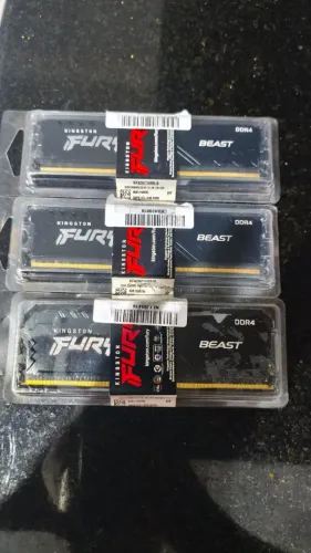 Memória RAM 8 GB Fury Kingstom DDR4 Lacrada