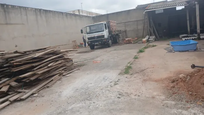 Aluga-se barracão com casa/escritório no santa rita