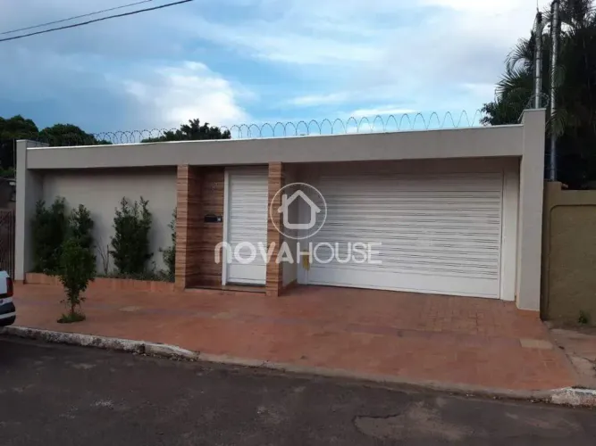 CASA COM 3 DORMITÓRIOS