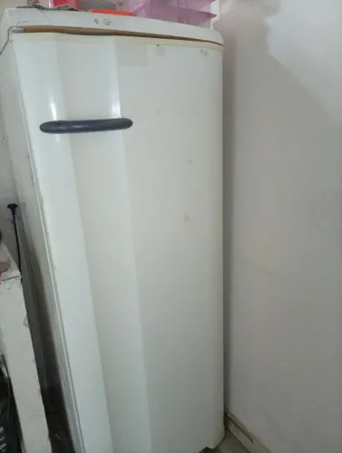 Vendo geladeira 550 aceito negociação 