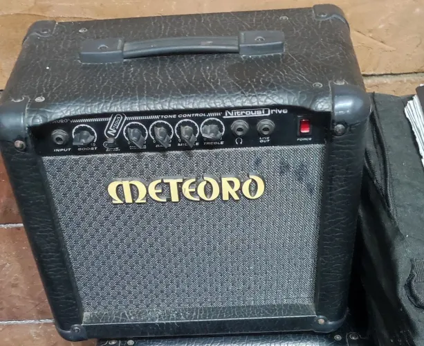 Amplificador Meteoro de guitarra