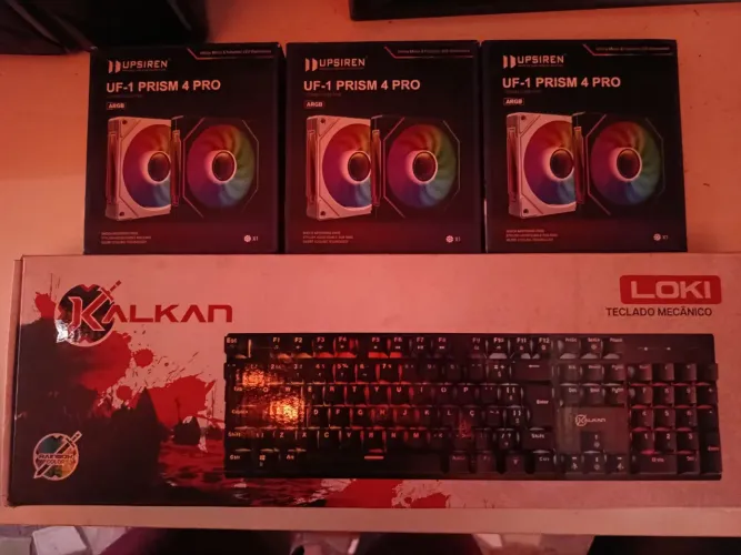 Teclado mecânico e coolers