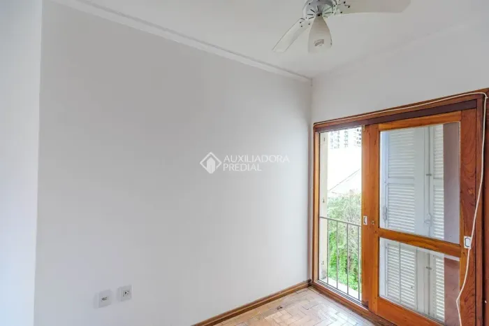 Imóvel para venda tem 47 metros quadrados com 1 quarto em Azenha - Porto Alegre - RS