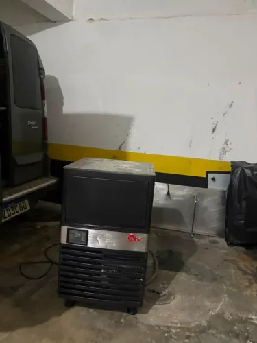 Maquina de gelo 220v