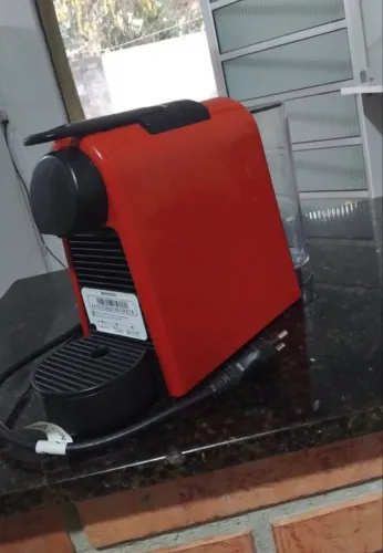 Cafeteira Essenza Mini Vermelha