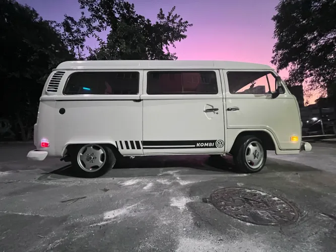 Volkswagen Kombi Standard 1.4 MI Total Flex 8V 2011