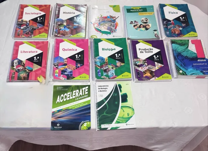 Livros Colégio Bom Jesus 1 ano
