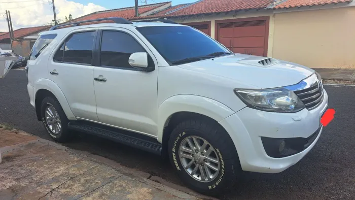 Toyota Hilux SW4 SRV D4-d 4X4 3.0 TDI Dies. AUT 2015