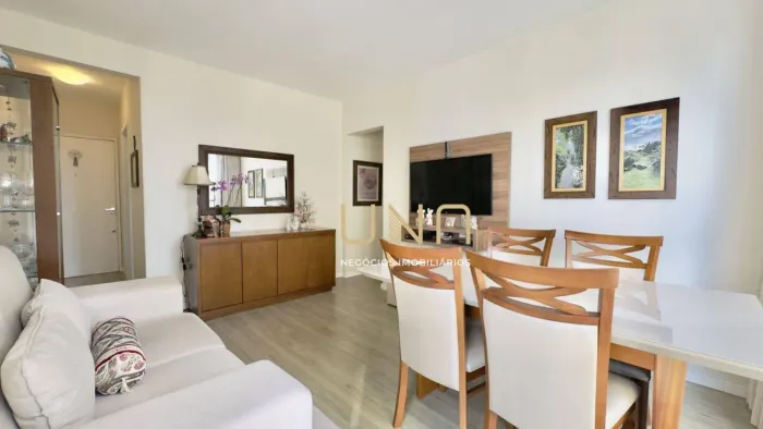 Apartamento com vista para a Beira-mar, 02 quartos e 02 banheiros, vaga de garagem,