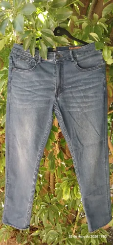 Calça Masculina Marca: Hugo Boss Tamanho: 42