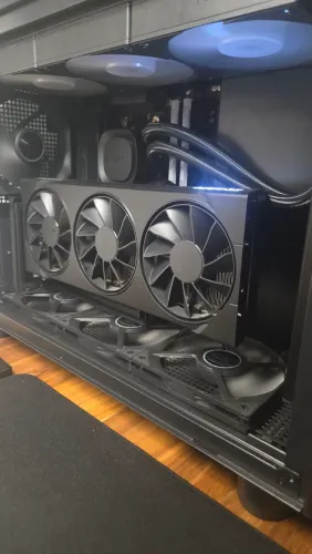 RX 9070 XFX SWIFT OC (Leia a Descrição)