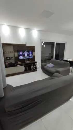 CASA Á VENDA COM 3 QUARTOS SENDO 1 SUÍTE COM VARANDA NO SANTA GIOVANA