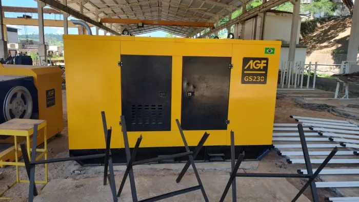 Grupo gerador 230 KVA Carenado ano 2025