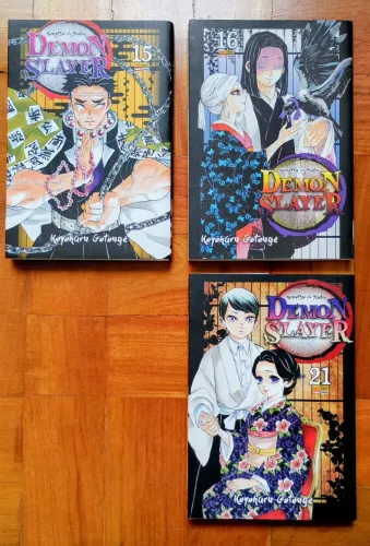 Mangás Demon Slayer volumes 15 e 16