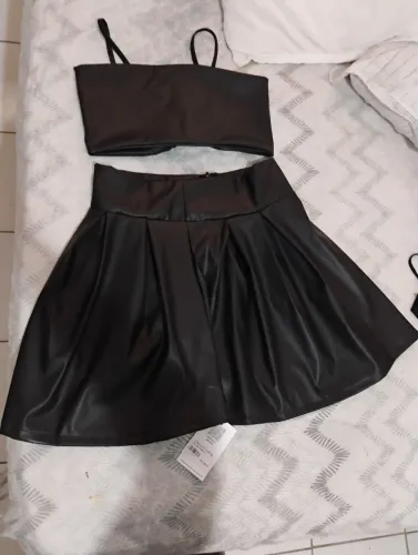 Vendo conjunto, novo saia e blusa