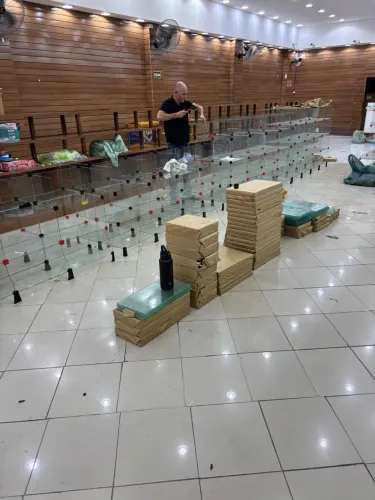 Montador de vidro modulado para balcão