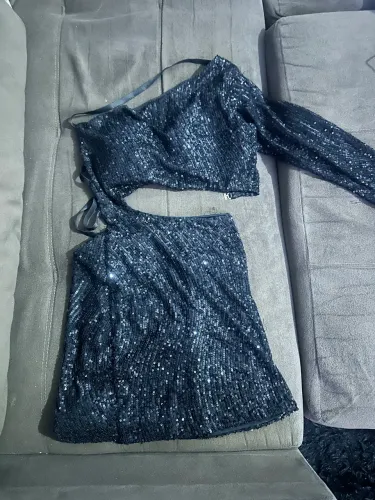 Vestido todo no brilho no paetê preto costa de fora tamanho P .