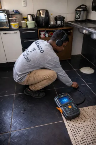 Especialista em caça vazamento, com equipamento geofone faço laudo tecnico 