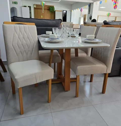 Mesa de jantar 4 lugares madeira maciça 120x80