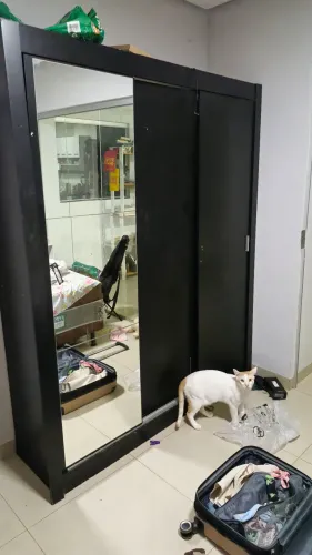 Quarda roupa preto 3 portas com espelho