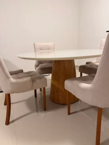 Mesa de jantar com 4 cadeiras - madeira e vidro