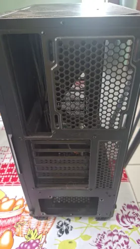 Gabinete gamer preto e HD de 500gb usados