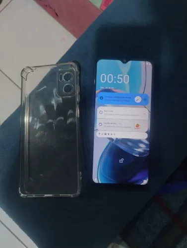Vendo celular moto E22 novinho,pois peguei numa dívida e tô precisando de dinheiro...