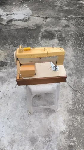 Máquina de costura Singer