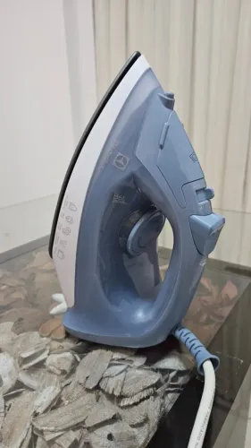 Ferro de Passar a Vapor Electrolux Efficient Esi10