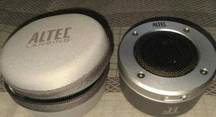 Caixa Som History Channel Original, não é Bluetooth, conexão com cabo
