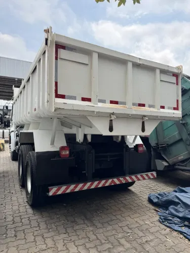 Caminhão 24280 6x2 caçamba 