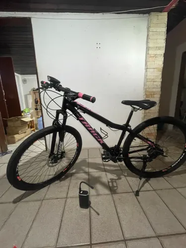 Bicicleta aro 29 freio a disco 21 velocidades