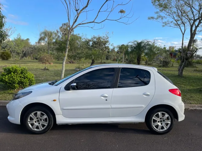 Peugeot 207 Active 1.4 Flex 8V 5P 2015