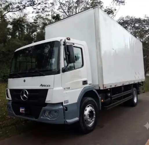 MERCEDES ATEGO 1719 ÚNICO DONO 2013 BAÚ LONGO