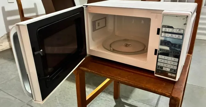 Microondas - Midea 20L