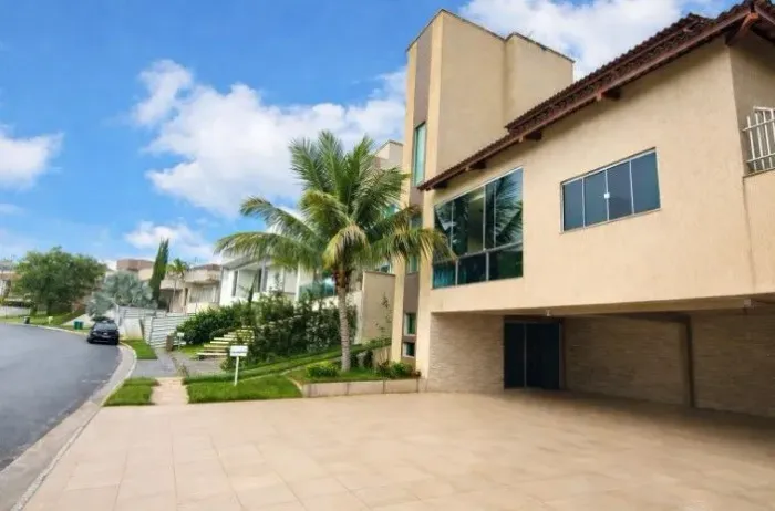 Sobrado à venda, 339 m² por R$ 1.850.000,00 - Condomínio do Lago - Goiânia/GO