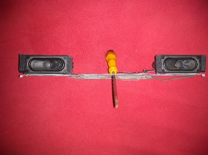 Par de alto falantes TV LED LG 29 mod 29MN33D