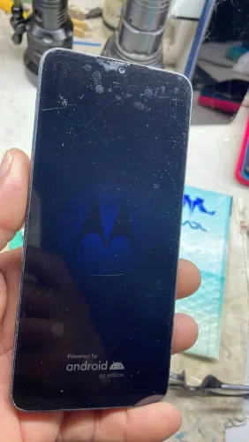 Moto e 13