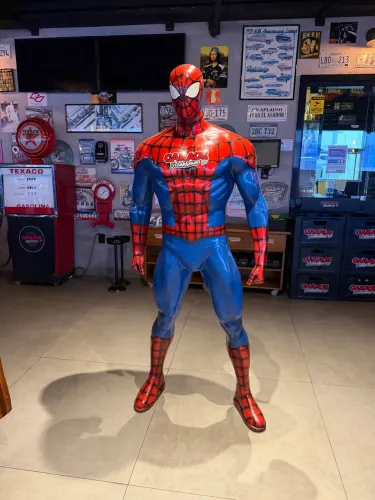 Homem-Aranha Gigante 2 Metros em Fibra de Vidro - Decoração Temática