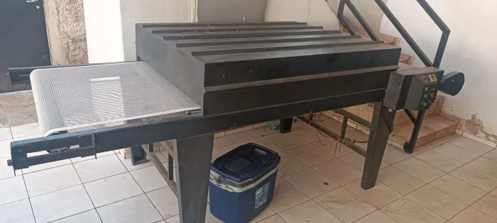 Vende se estufa para secagem de Silk em camisetas.
