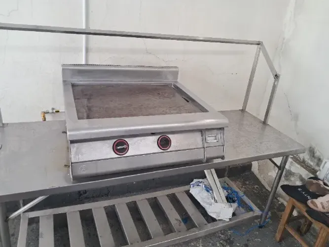 Chapa profissional e mesa de inox