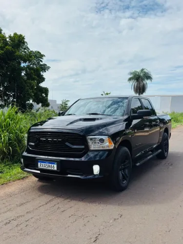 Ram Classic Laramie Night Edition 5.7 V8 16V Gasolina 4X4 Aut. 2022